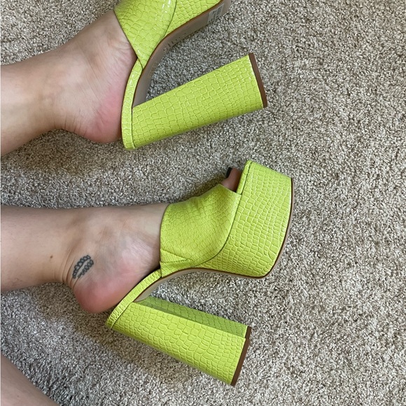 Shultz brand platform lime green summer heel sandal new never worn - Picture 4 of 6